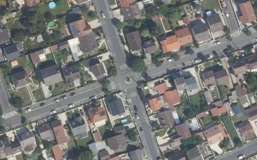 Vue aérienne du Rond-point anonyme n°30645466