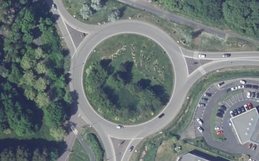 Vue aérienne du Rond-point anonyme n°30645517