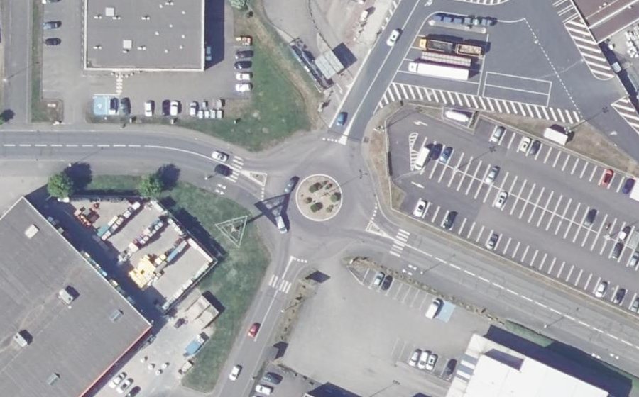 Vue aérienne du Rond-point anonyme n°30645530