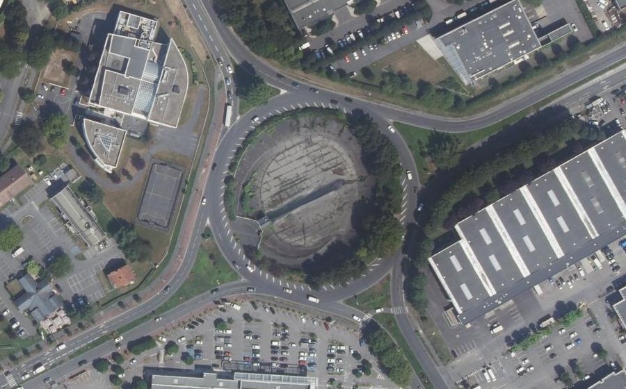 Vue aérienne du Rond-point anonyme n°30647435