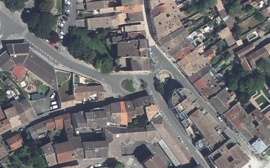 Vue aérienne du Rond-point anonyme n°30648829