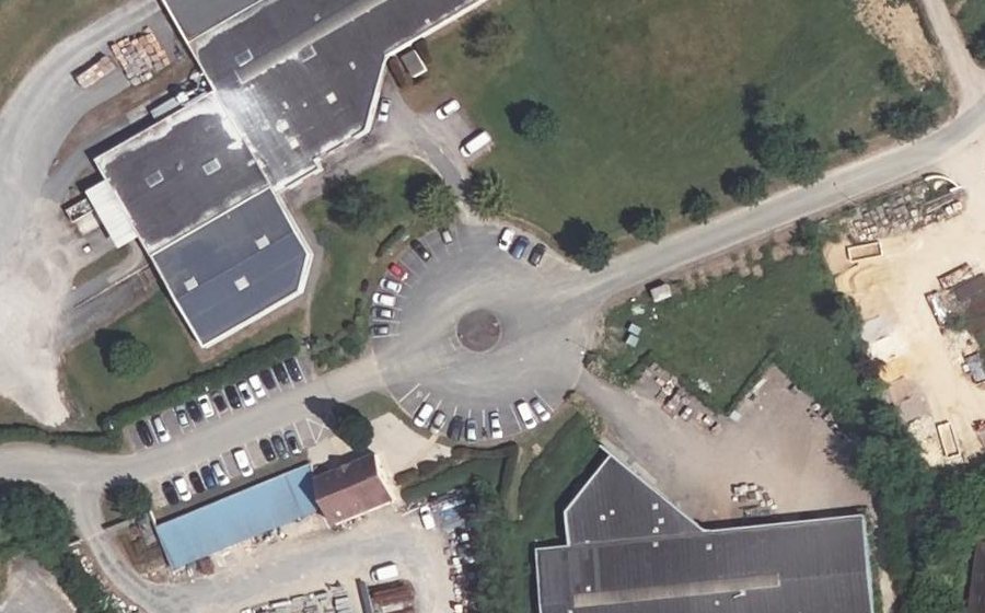 Vue aérienne du Rond-point anonyme n°30649712