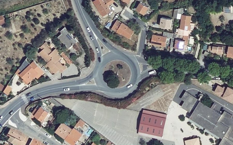Vue aérienne du Rond-point anonyme n°30651153