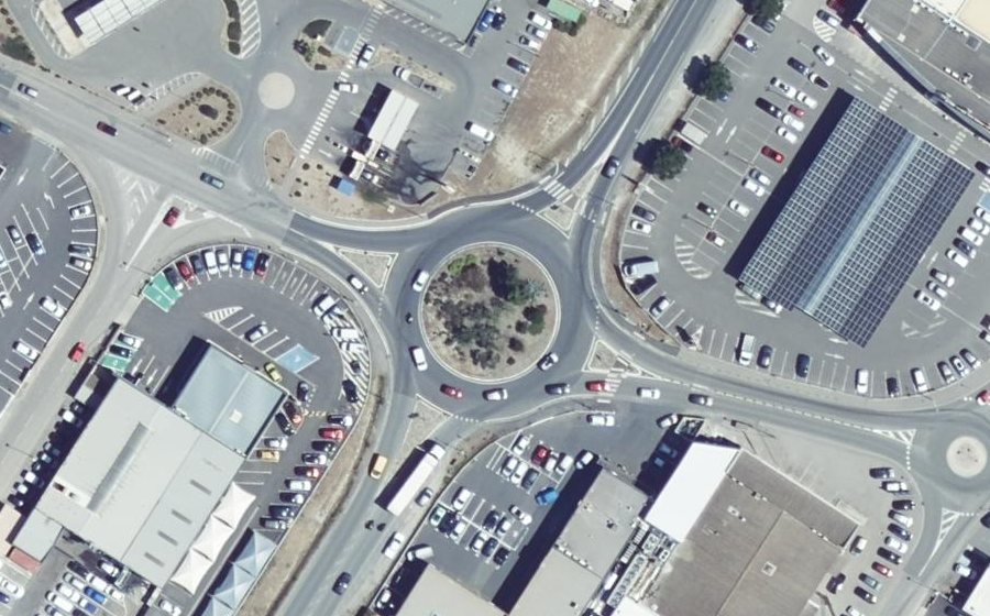 Vue aérienne du Rond-point anonyme n°30651175