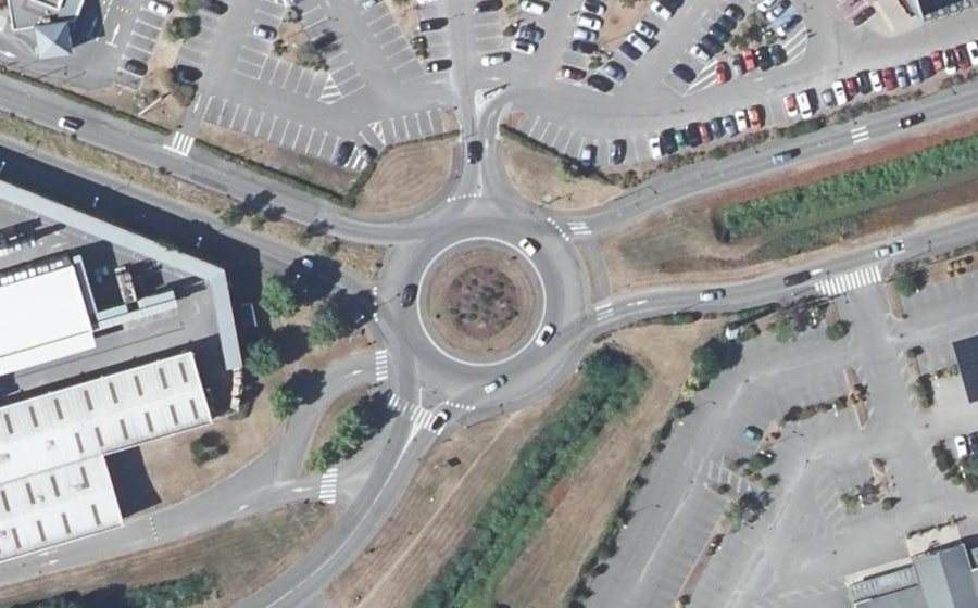 Vue aérienne du Rond-point anonyme n°306532227