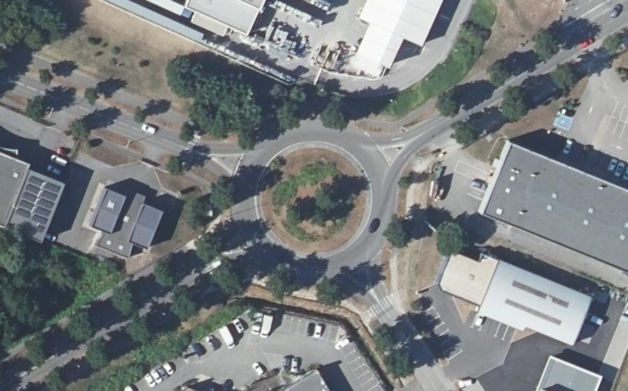 Vue aérienne du Rond-point anonyme n°306532230