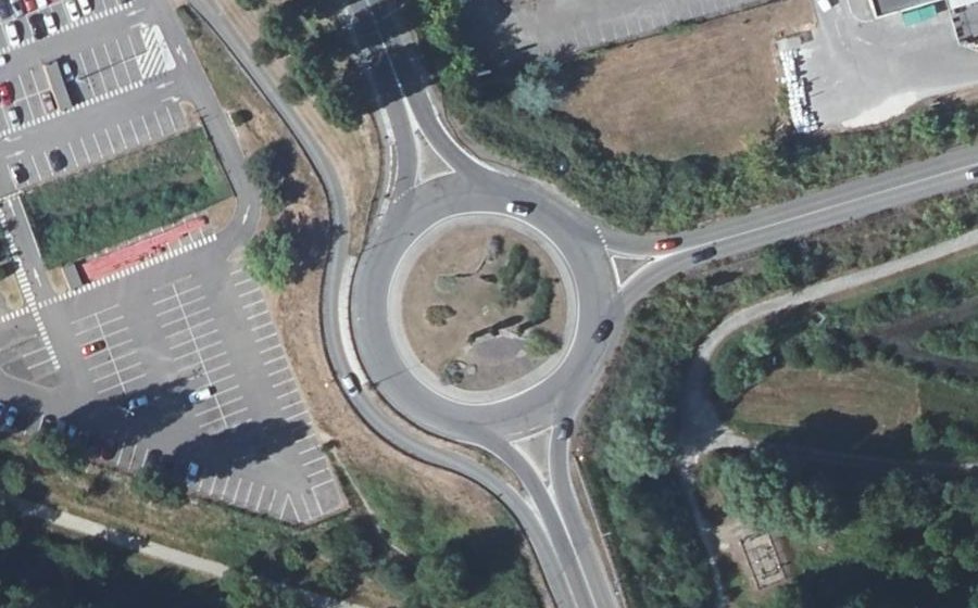 Vue aérienne du Rond-point anonyme n°306532239