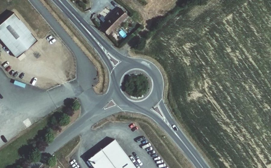 Vue aérienne du Rond-point anonyme n°306534346