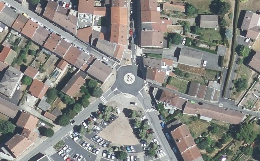 Vue aérienne du Rond-point anonyme n°306539689
