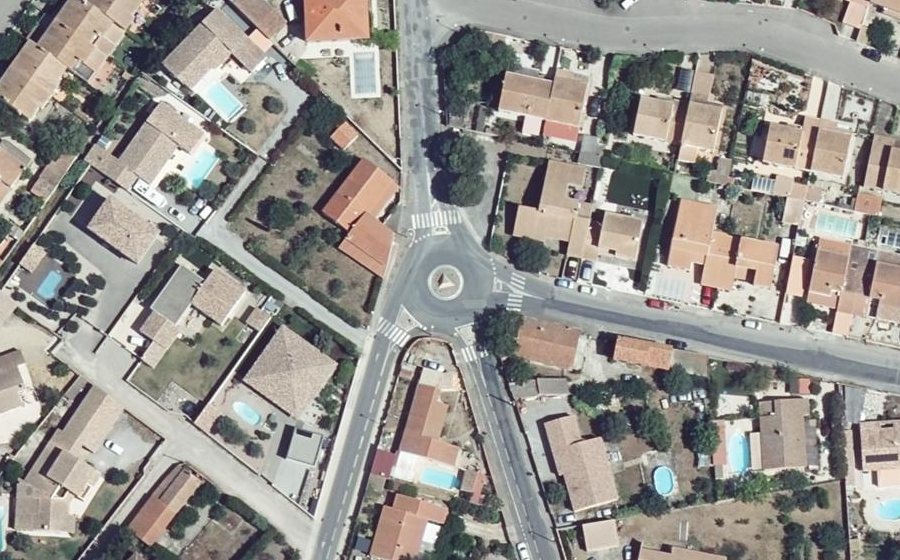 Vue aérienne du Rond-point anonyme n°30654879