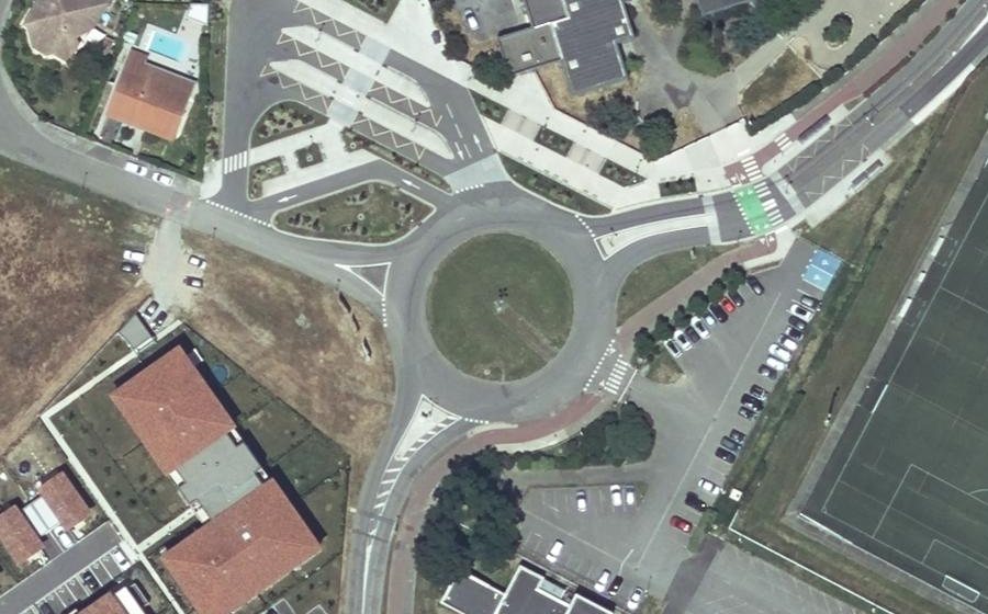 Vue aérienne du Rond-point anonyme n°30659222