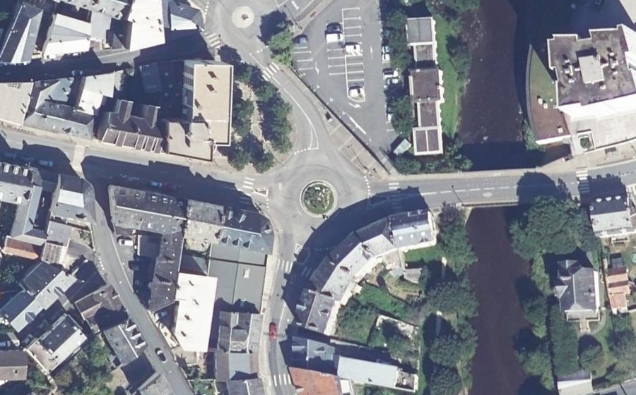 Vue aérienne du Rond-point anonyme n°30660751