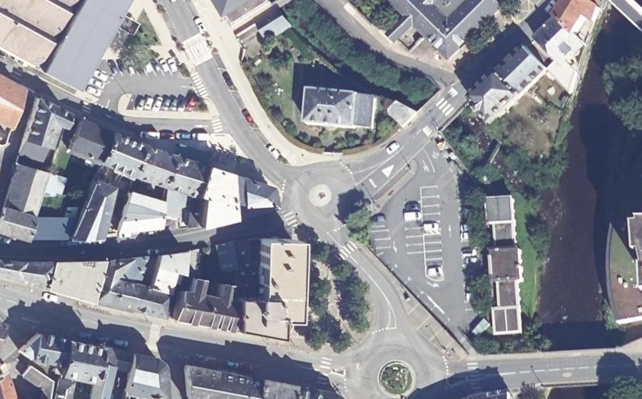 Vue aérienne du Rond-point anonyme n°30660752