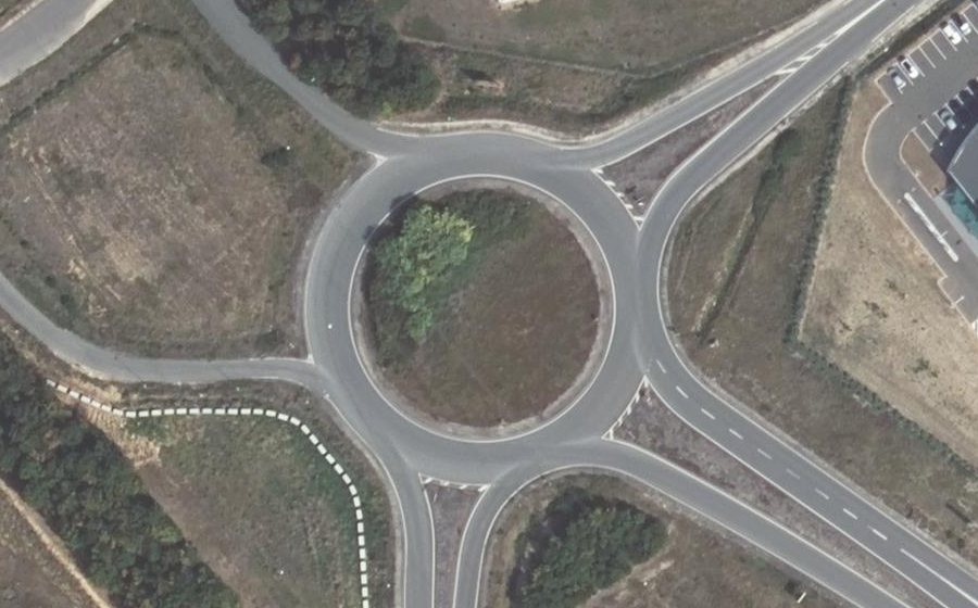 Vue aérienne du Rond-point anonyme n°30663590
