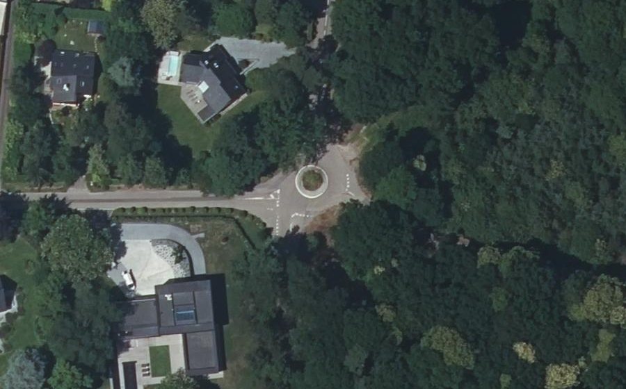Vue aérienne du Rond-point anonyme n°30671242