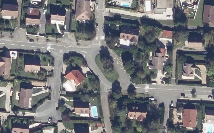 Vue aérienne du Rond-point anonyme n°30672518