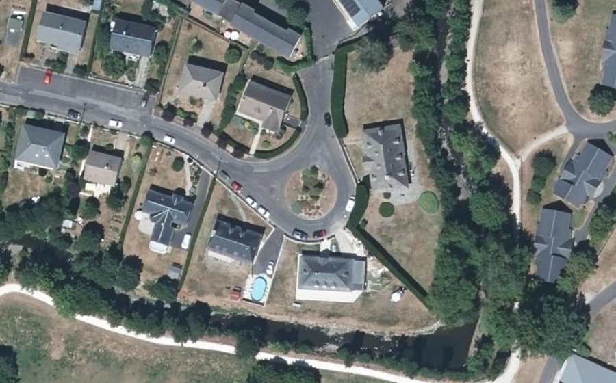 Vue aérienne du Rond-point anonyme n°306732250