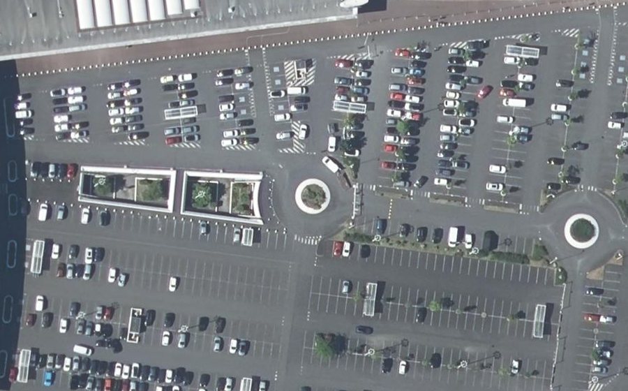 Vue aérienne du Rond-point anonyme n°306813829