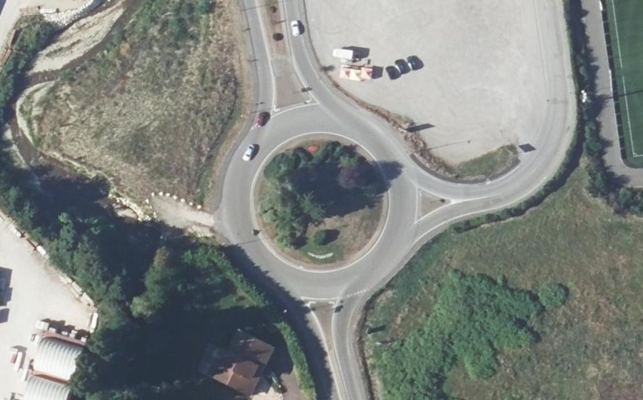 Vue aérienne du Rond-point anonyme n°306834279