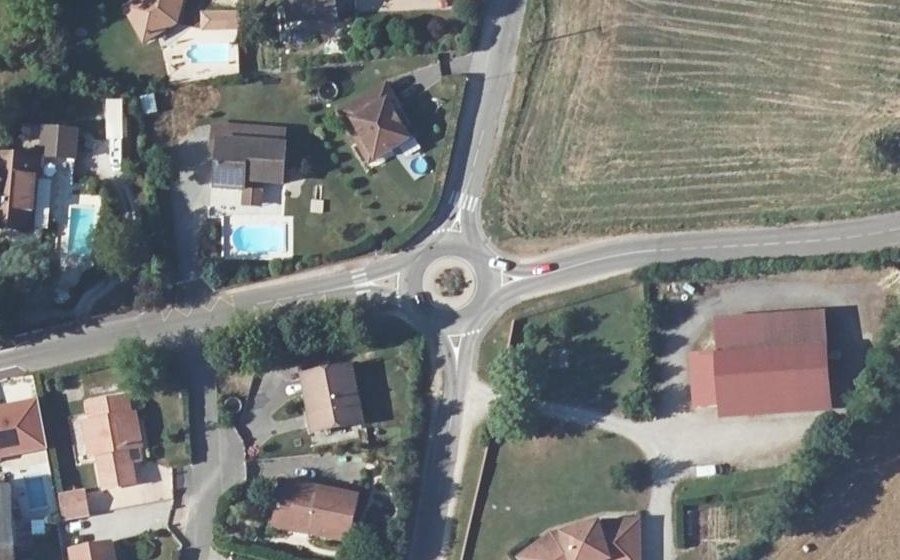 Vue aérienne du Rond-point anonyme n°306834283