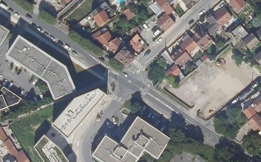 Vue aérienne du Rond-point anonyme n°30685162