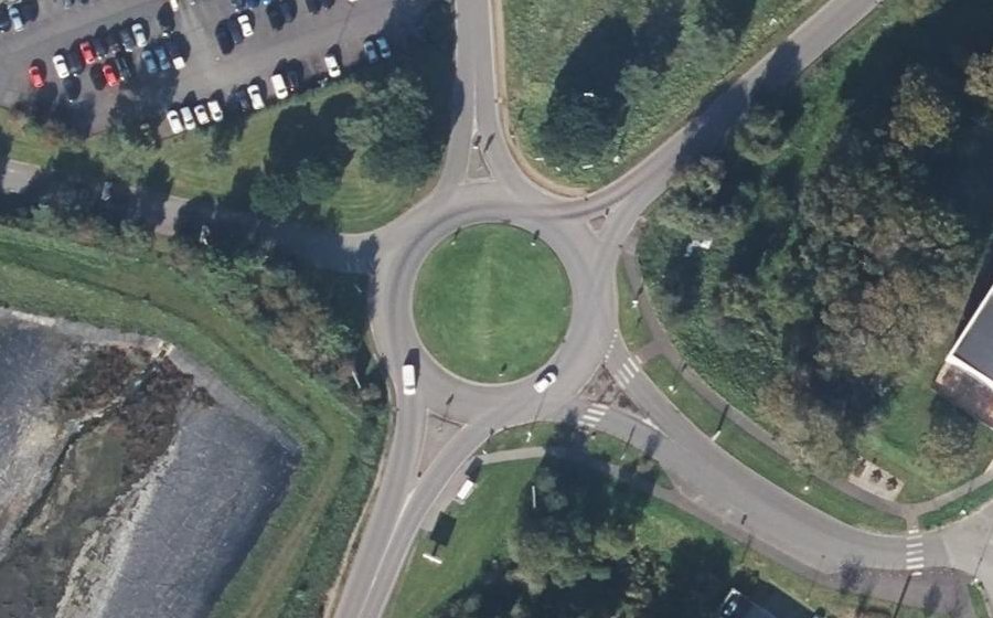 Vue aérienne du Rond-point anonyme n°30692468
