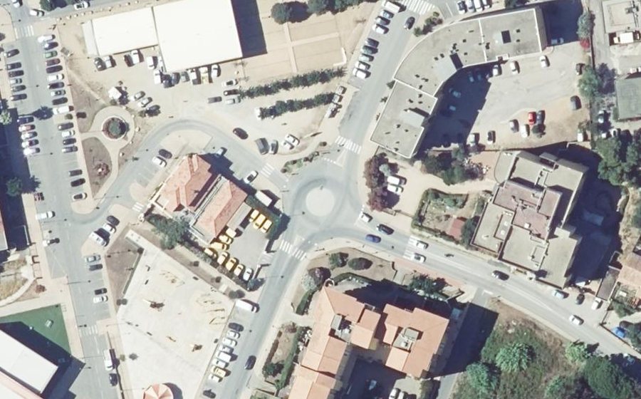 Vue aérienne du Rond-point anonyme n°30699434