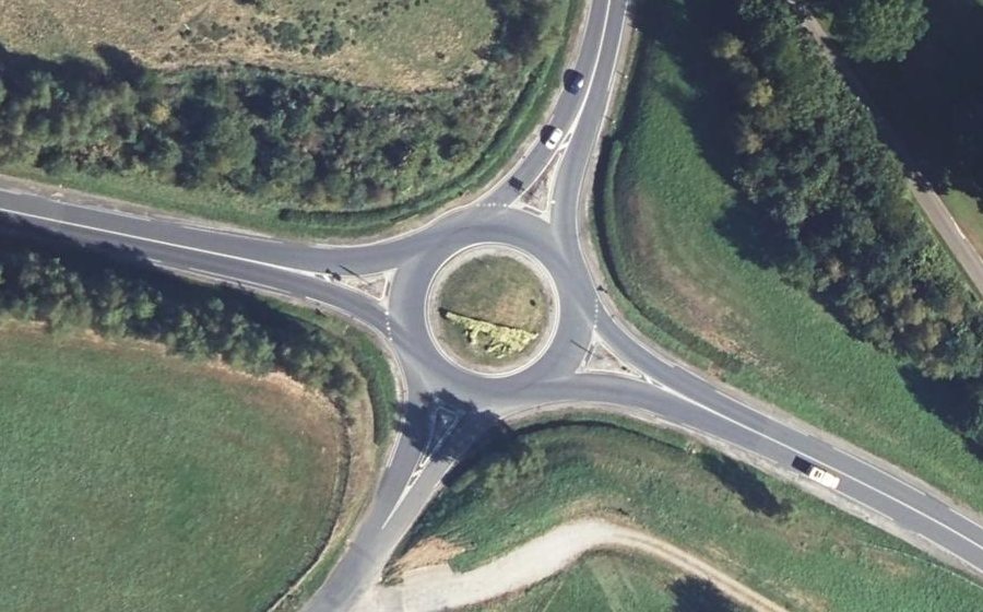 Vue aérienne du Rond-point anonyme n°30706127
