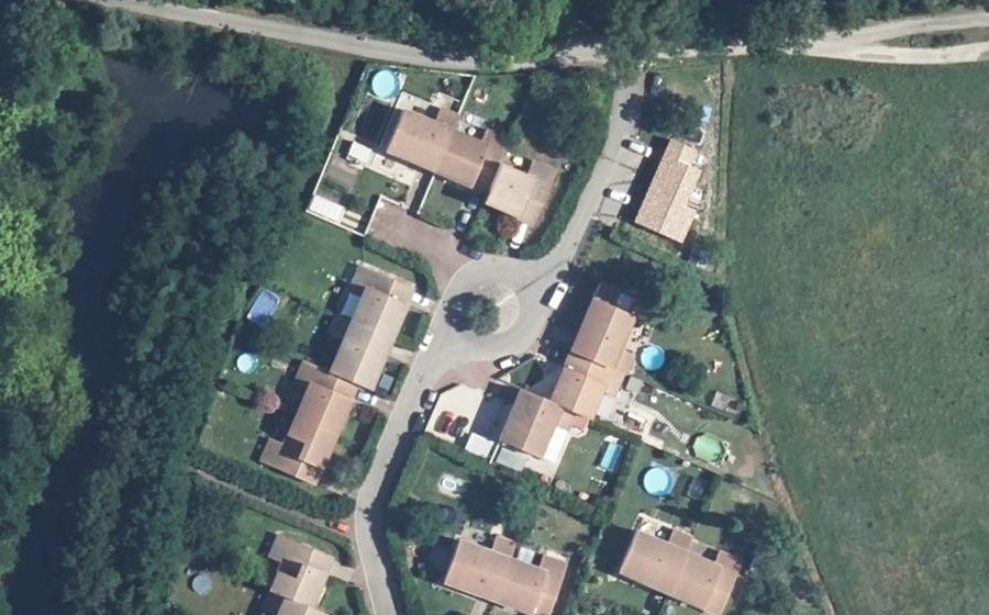 Vue aérienne du Rond-point anonyme n°307111592