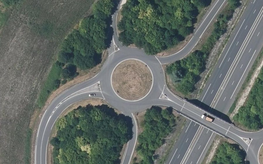 Vue aérienne du Rond-point anonyme n°30712464
