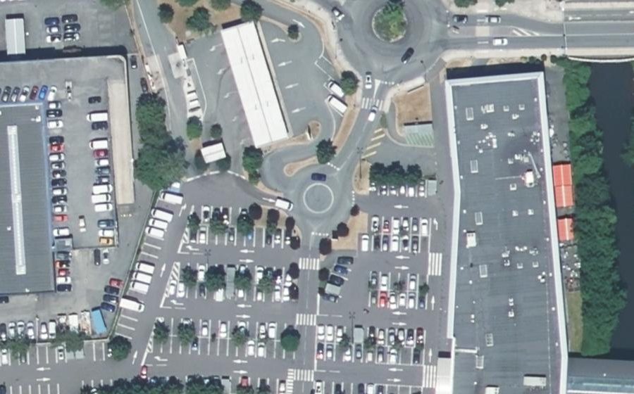 Vue aérienne du Rond-point anonyme n°30712552