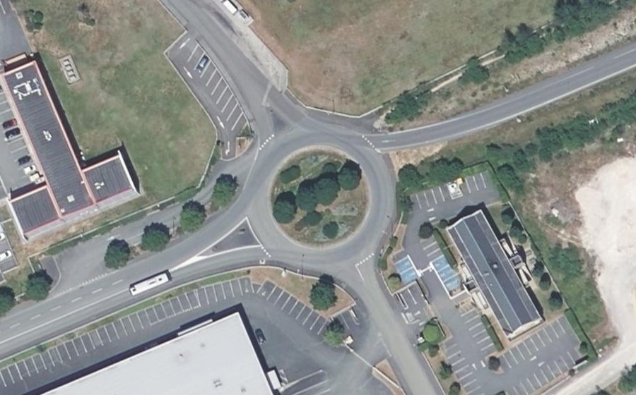 Vue aérienne du Rond-point anonyme n°30718692