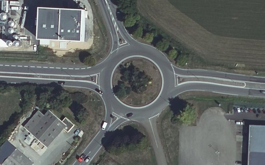 Vue aérienne du Rond-point anonyme n°30720770