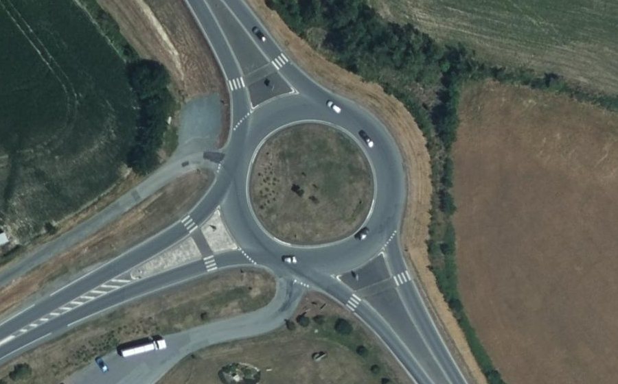 Vue aérienne du Rond-point anonyme n°30726315