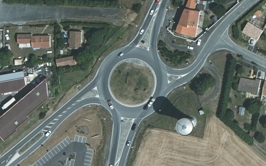 Vue aérienne du Rond-point anonyme n°30726340