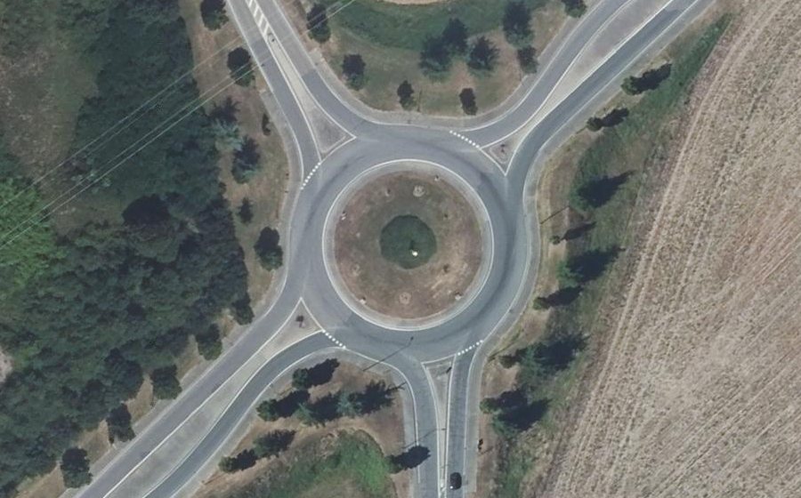 Vue aérienne du Rond-point anonyme n°307281989