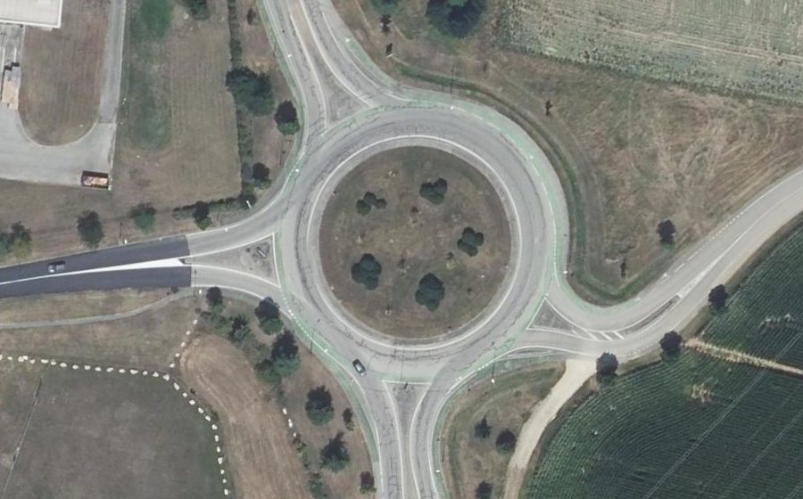 Vue aérienne du Rond-point anonyme n°307281992