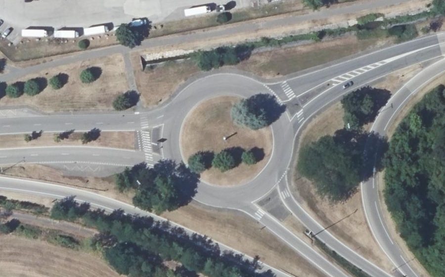 Vue aérienne du Rond-point anonyme n°307282000