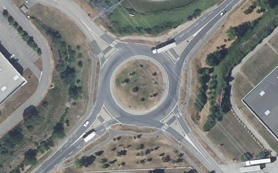 Vue aérienne du Rond-point anonyme n°307282009