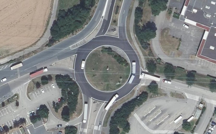 Vue aérienne du Rond-point anonyme n°307282015