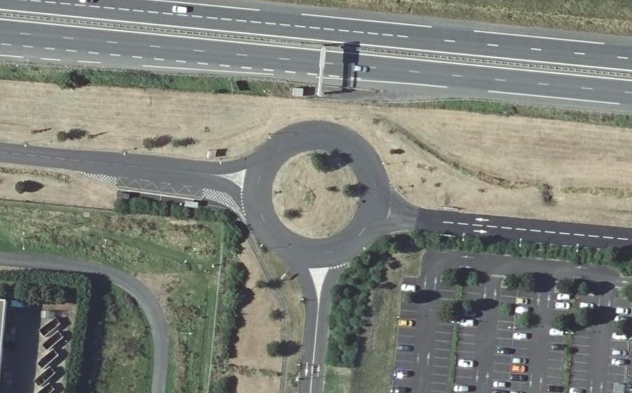 Vue aérienne du Rond-point anonyme n°307291459