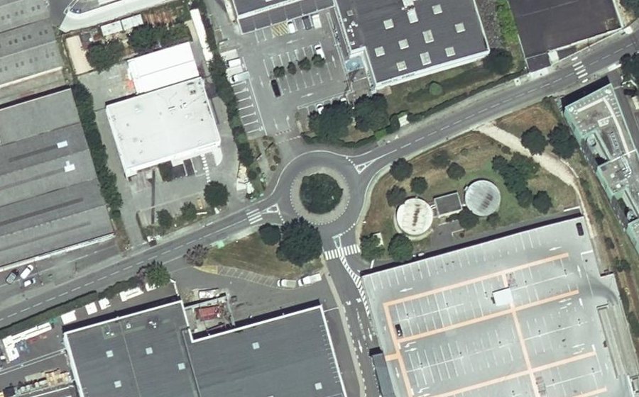 Vue aérienne du Rond-point anonyme n°30732545
