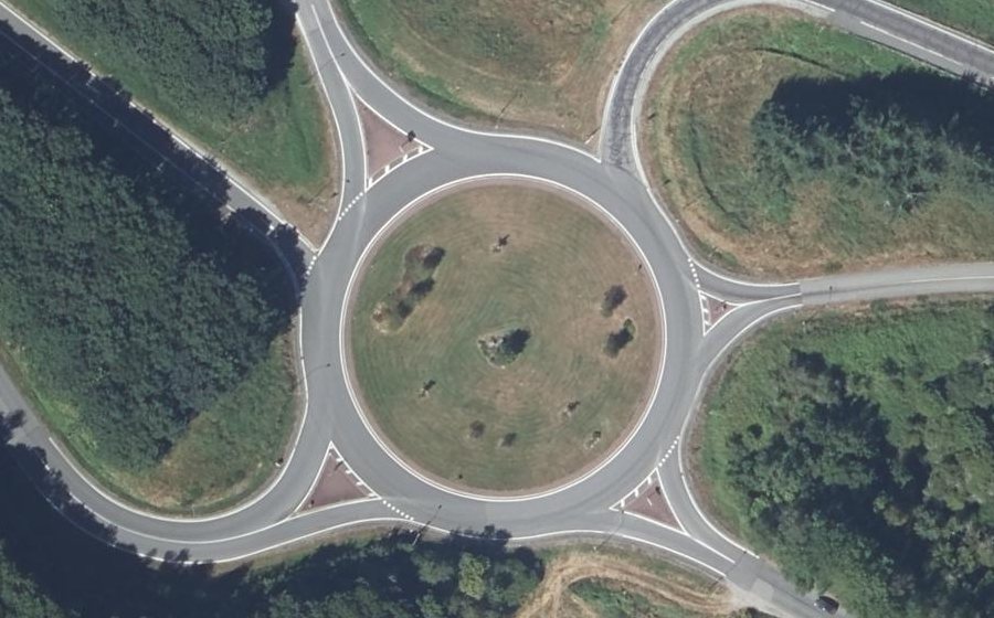 Vue aérienne du Rond-point anonyme n°30736881