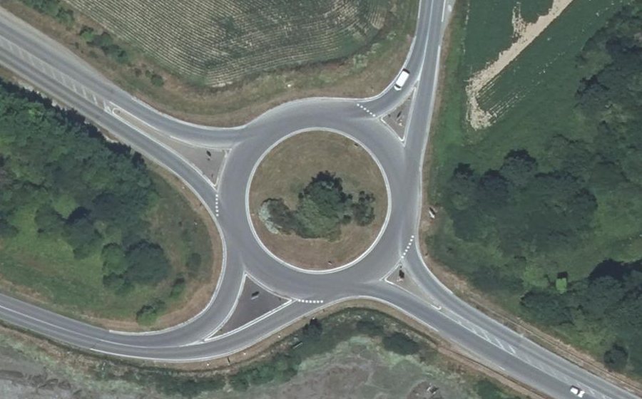 Vue aérienne du Rond-point anonyme n°30737783