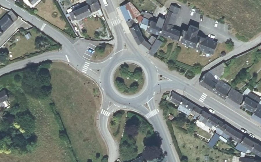 Vue aérienne du Rond-point anonyme n°30737842