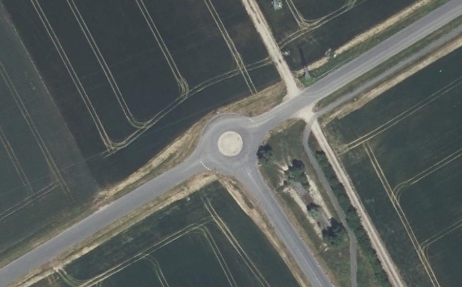 Vue aérienne du Rond-point anonyme n°307404784