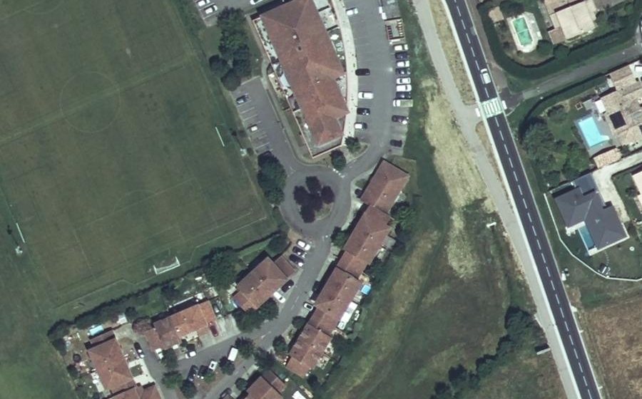 Vue aérienne du Rond-point anonyme n°307407890