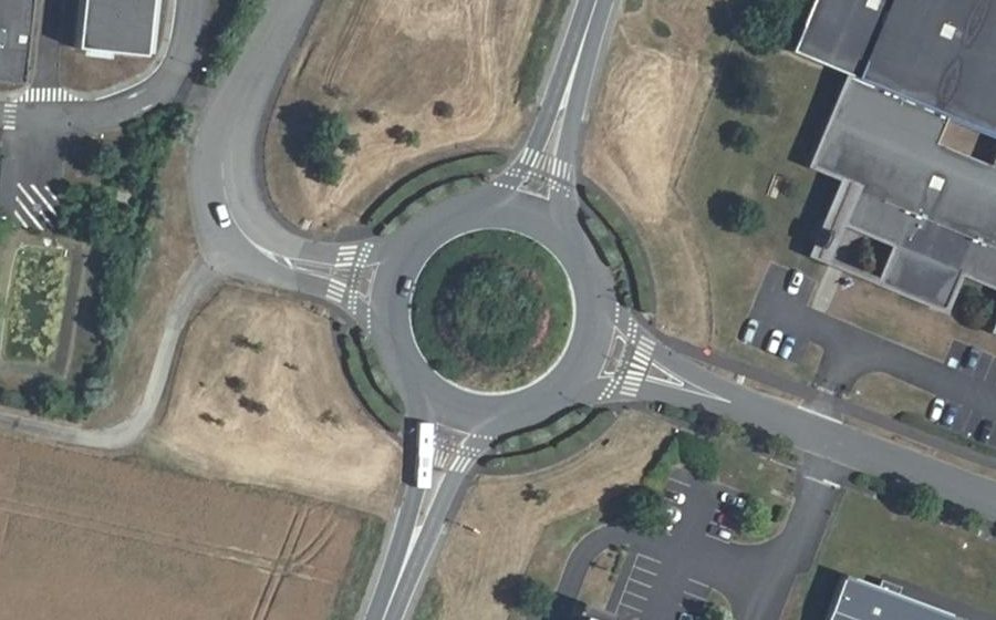 Vue aérienne du Rond-point anonyme n°307415521