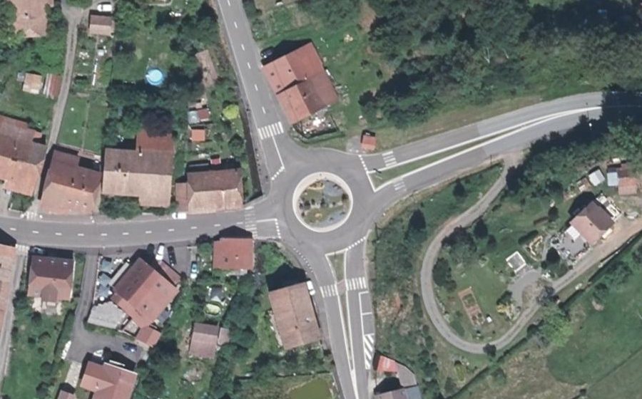 Vue aérienne du Rond-point anonyme n°30742669