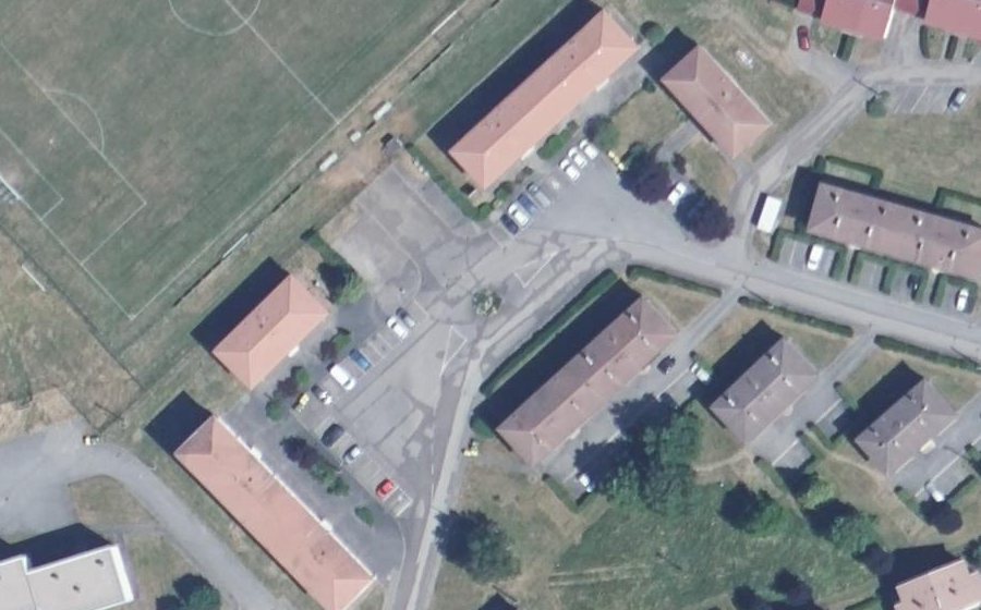 Vue aérienne du Rond-point anonyme n°307437141